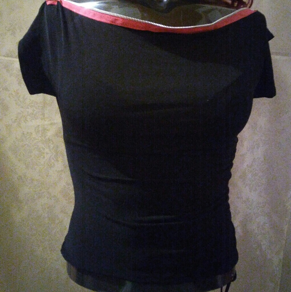 Zipper shirt.